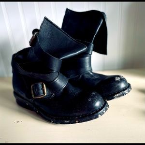 Jeffrey Campbell boots 🖤